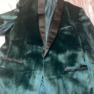 Luxurious Emerald Green Velvet Dinner Jacket with Satin Lapels
